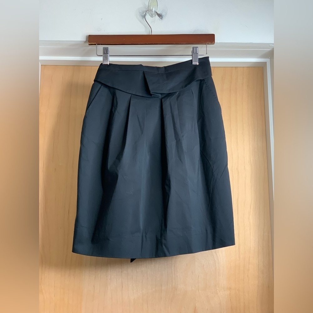 BCBG MaxAzria Elegant Black Women's Bow Skirt - size 2